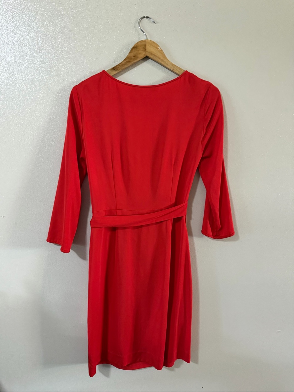 Diane Von Furstenberg | Silk Blend Zoe Tie Waist Red Dress, size 8 - Picture 6 of 12